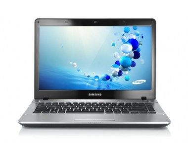 Laptop Samsung NP300E4E - Pentium 2117 - 14" - 4GB - 500GB - Windows 8